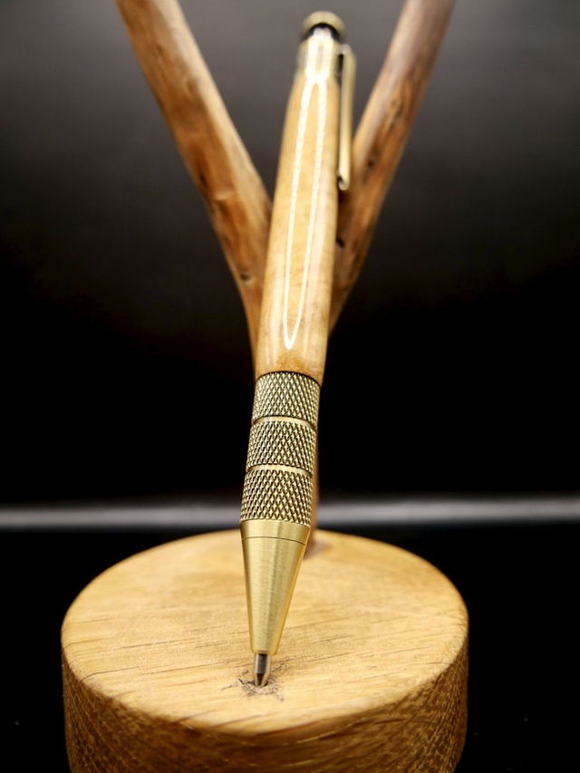 Stylo Ribbed clic loupe d'acacia