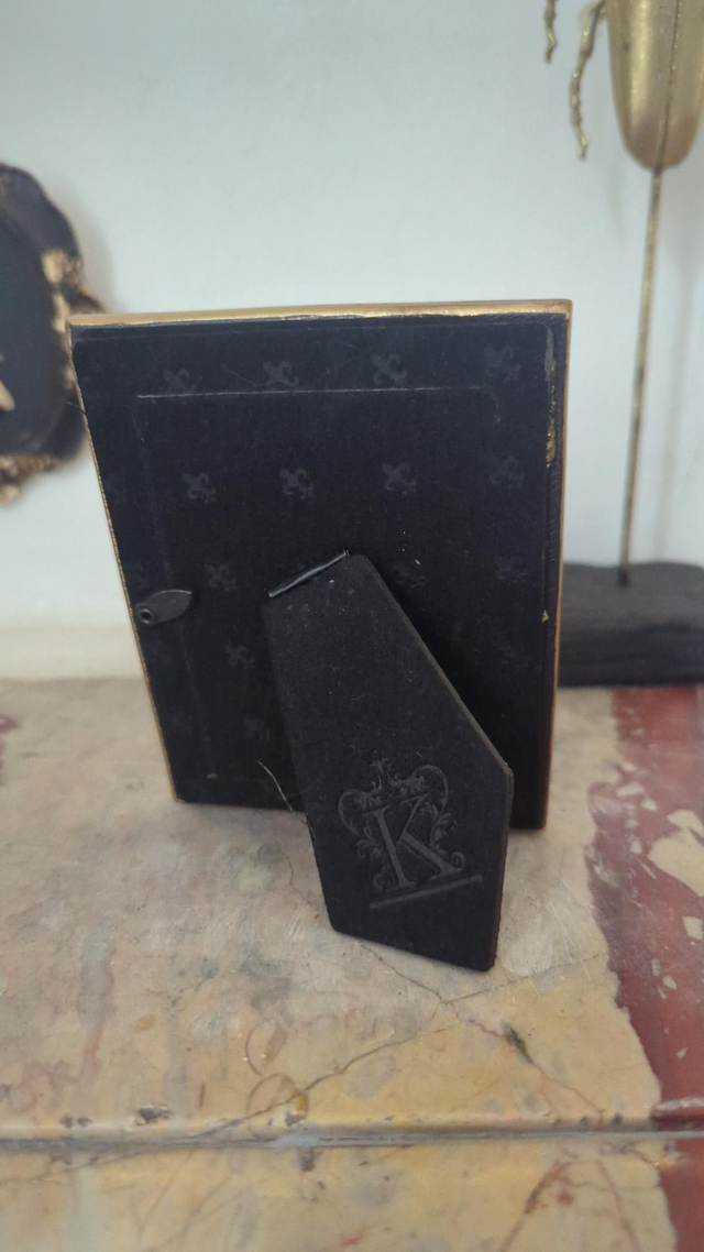 Cadre rectangulaire noir et doré - lune dorée