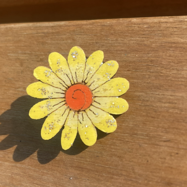 Broche fleur jaune 
