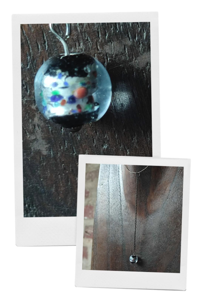 Collier verre moucheté et chaîne noire monté sur fil de lin réglable avec chaîne d&#039;extension -piece unique 