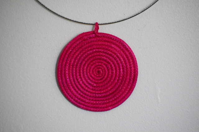 Collier en sisal - Fuchsia