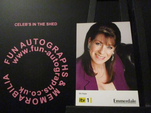 Deena Payne (Viv Hope) Original Emmerdale Yellow &amp; Black Logo Cast Card (SEE PIC)