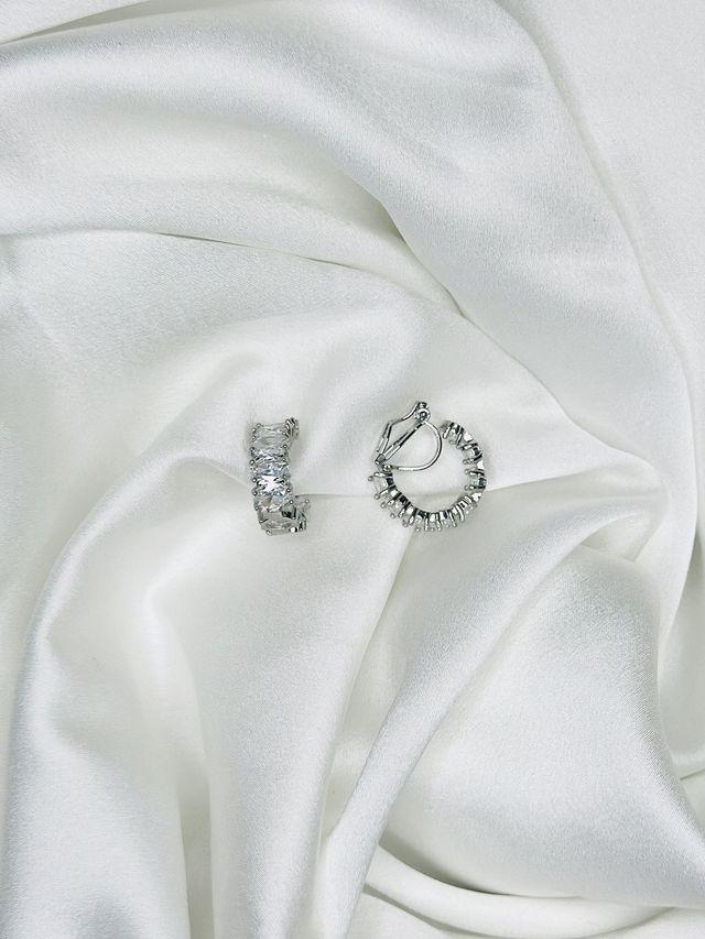 31- Boucles d&#039;oreilles pinces strass