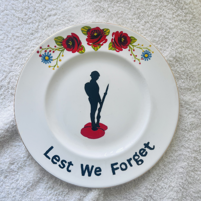 Lest We Forget Remembrance Plate