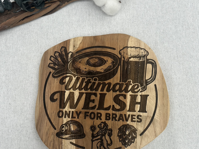 Sous-plat en bois pour poêlon de Welsh – Personnalisable