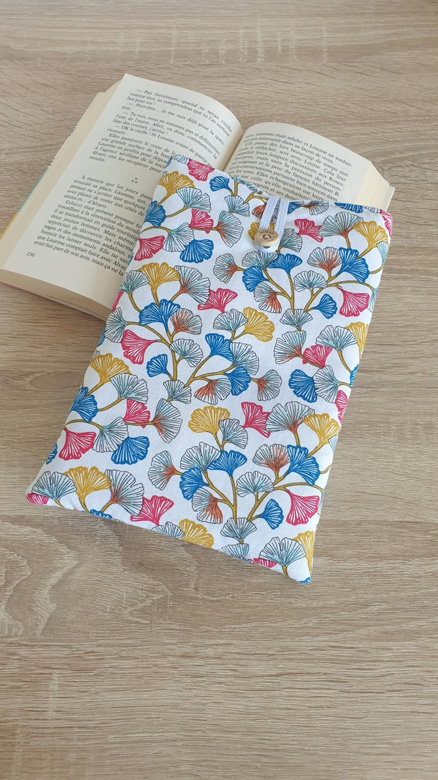 Pochette/ couvre livre ginkgo fond blanc 