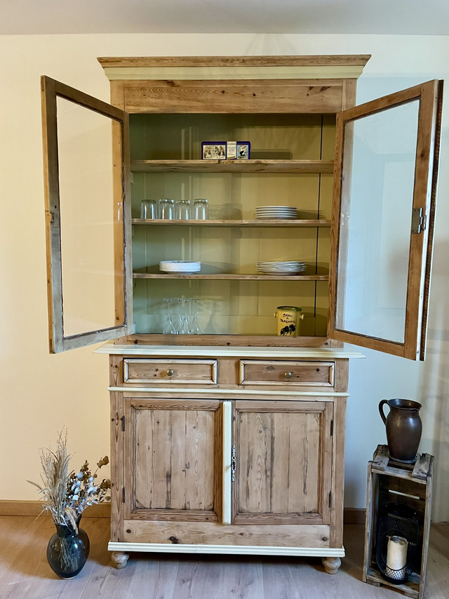 Vaisselier ou vitrine bibliothèque