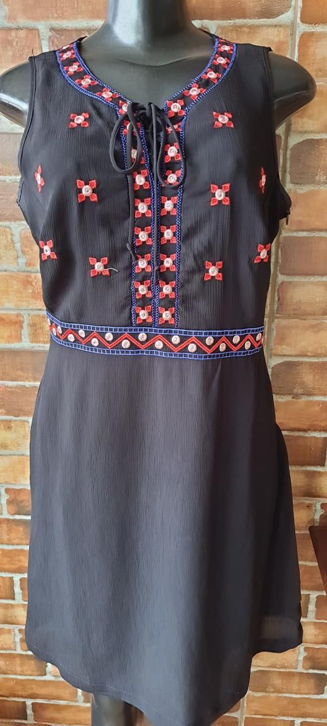 Vestido Preto Com Bordados