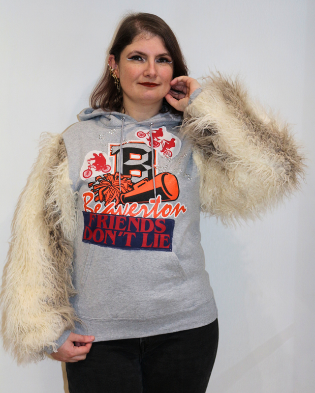 ☁️ Hoodie Upcyclé "Beaverton x Stranger Things " – Pièce Unique- Taille S☁️