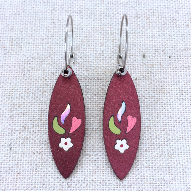 Boucles d’oreilles « Majeur » argentées, réversibles, cuir framboise marqueté et bordeaux 