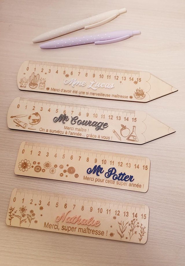 Cadeau maîtresse ou maître personnalisé, règle en bois
