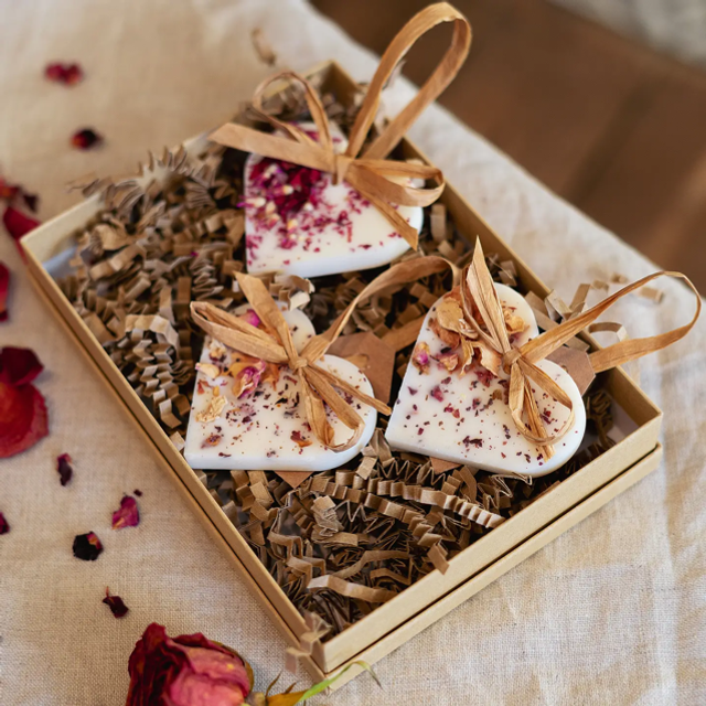 Rose &amp; Lemon Leaf Soy Wax Decoration