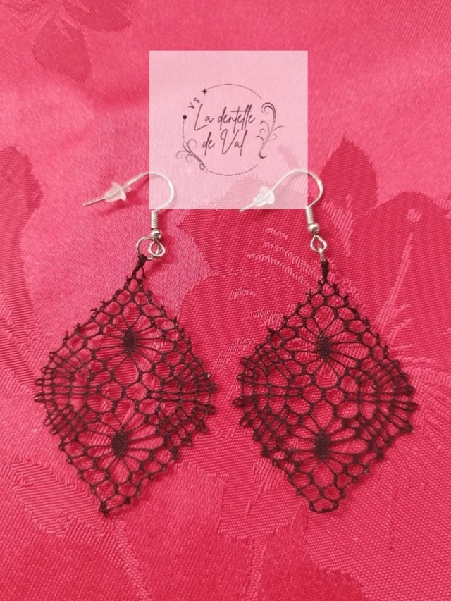 Boucles d'oreilles noires code 12