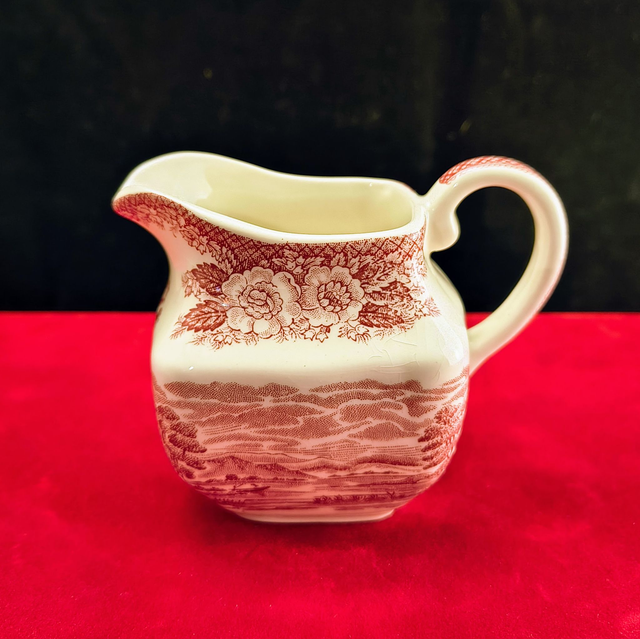 Enoch Wedgwood | Melkkan Roomkan (lengte 10,0 cm | breedte 6,5 cm | hoogte 8,5 cm) met 'Lochs of Scotland' motief in Roze kleur | Vintage