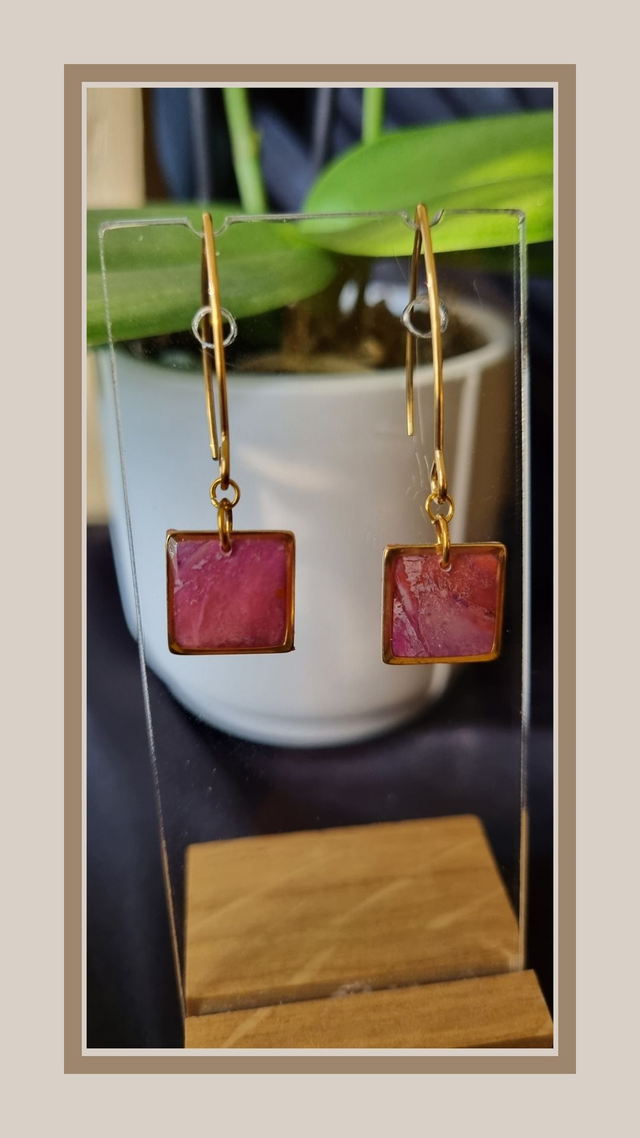 Boucles d&#039;oreilles rose poudré carré 