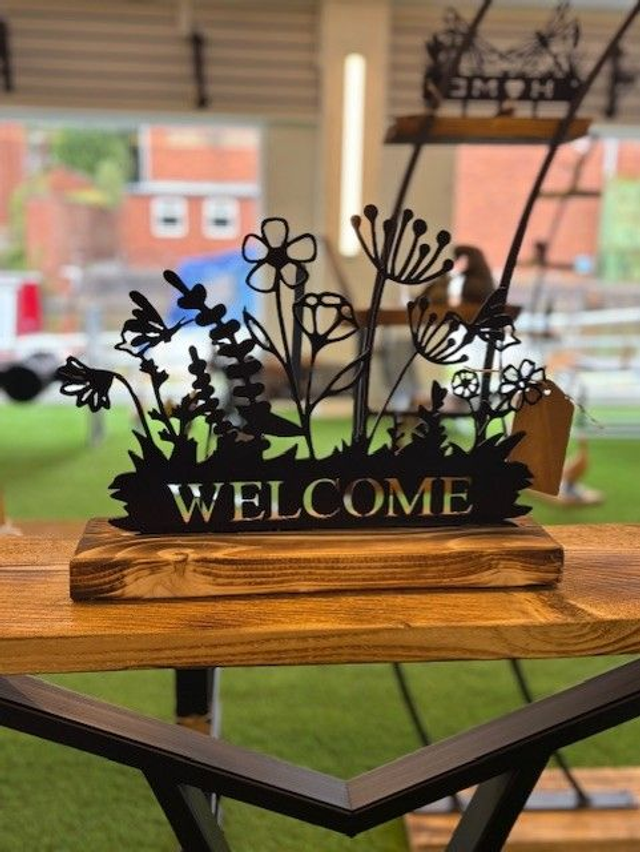 FLOWER WELCOME ON WOOD 