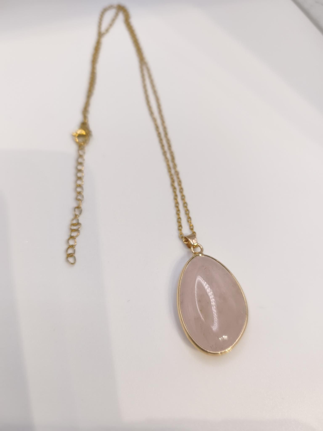Collier quartz rose chaine dorée 