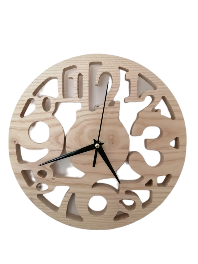 Horloge moderne en frène