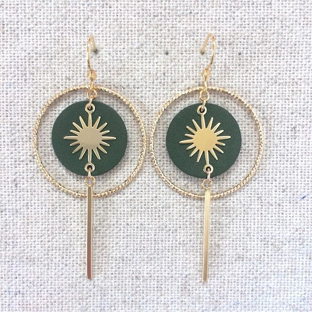 Boucles d’oreilles « Chef d’orchestre » dorées, cuir vert anglais