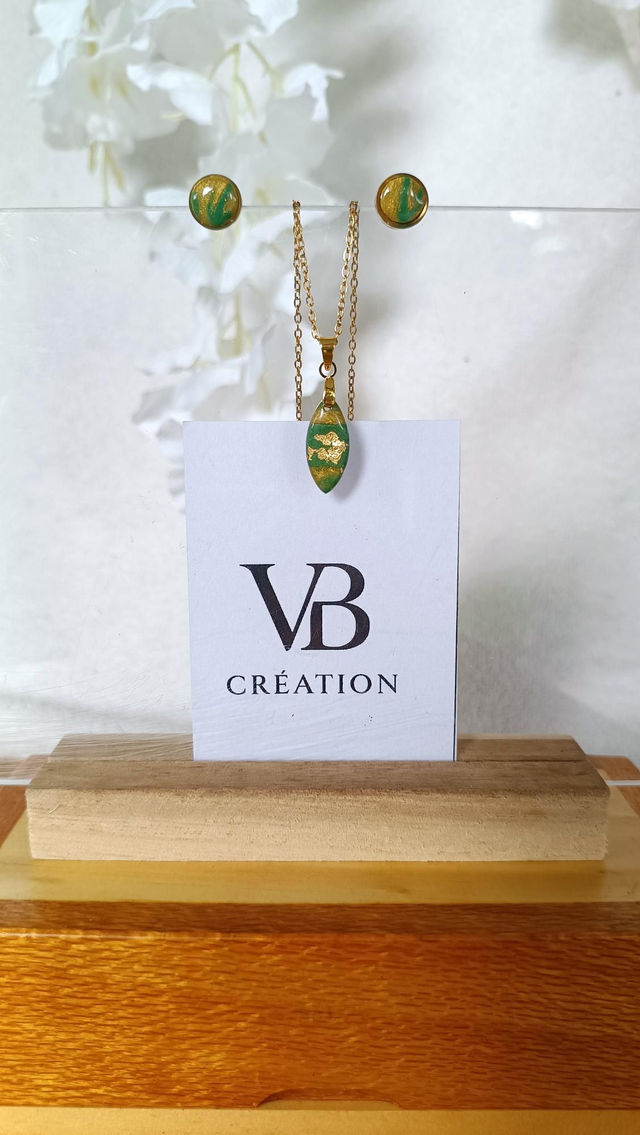 Parure pendentif et puces vert et or 10mm