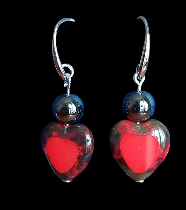 Boucles d&#039;oreilles coeur rouge