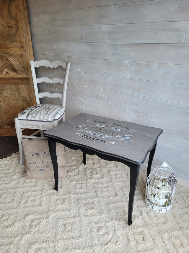 Petite table basse Grands Magasins