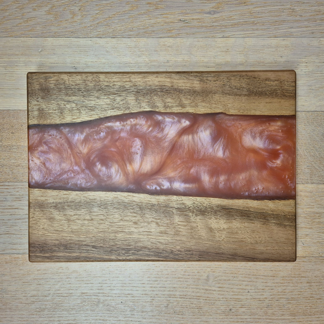 Servier-/ Schneidebrett, Epoxy und Nussbaum