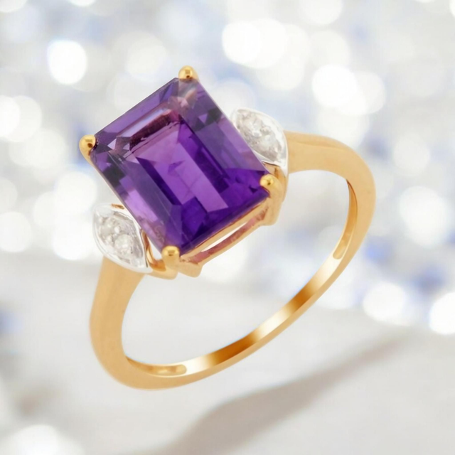 Beautiful Zambian Amethyst &amp; Natural Diamonds in 9K Yellow Gold Ring.