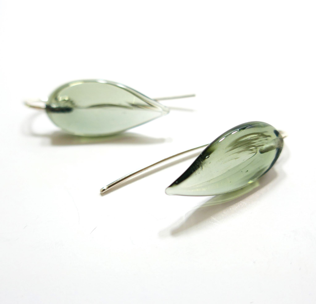 Petites feuilles gris vert