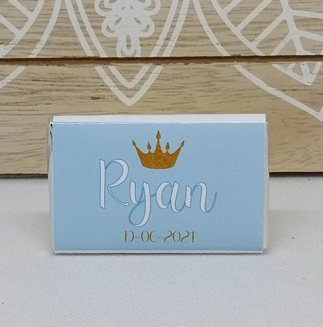 Lot de 10 mini chocolats personnalisés modèle couronne et fond bleu