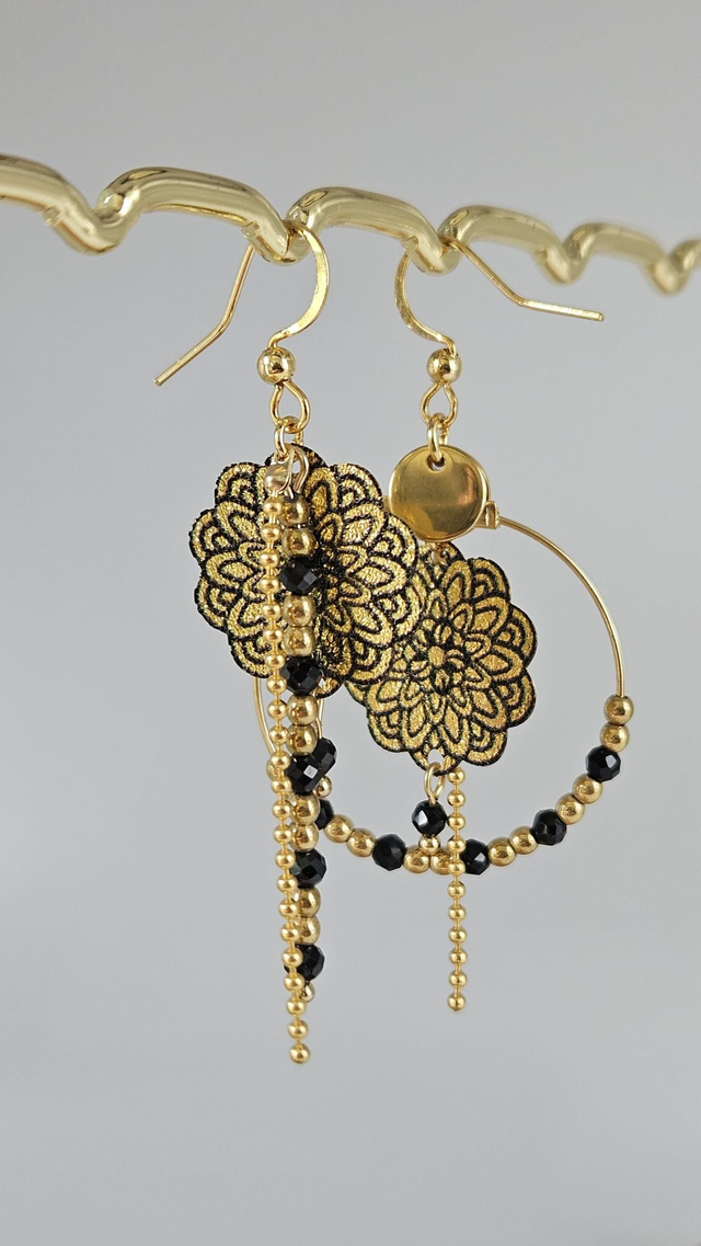 Boucles d&#039;oreilles asymétriques 