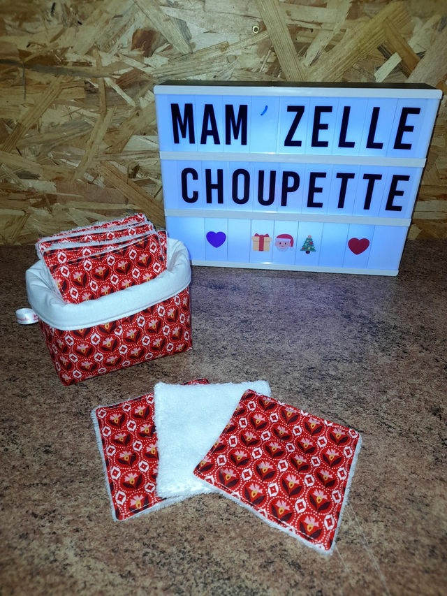 Lot de 12 lingettes avec panière assortie