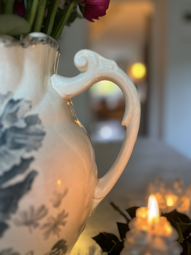 PAVOTS GRIS - Grand Broc modèle Pavots par la manufacture française de Choisy le Roi pour Emile Bourgeois - Terre de Fer