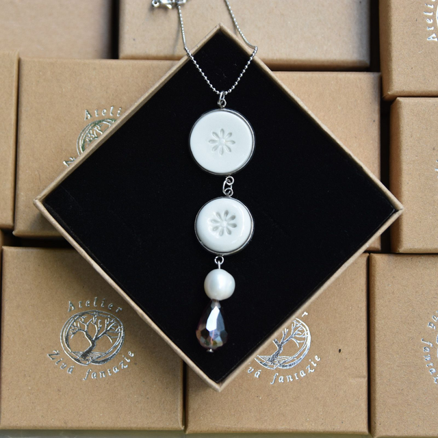 Porcelánový šperk Květinový velký I.