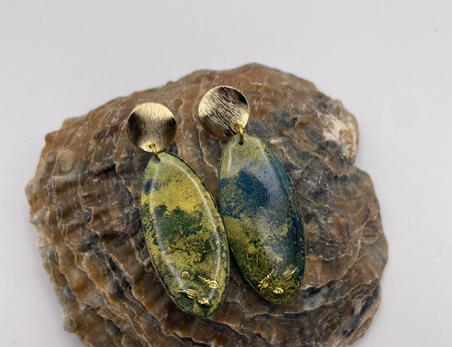 Shimmery sea shell drops