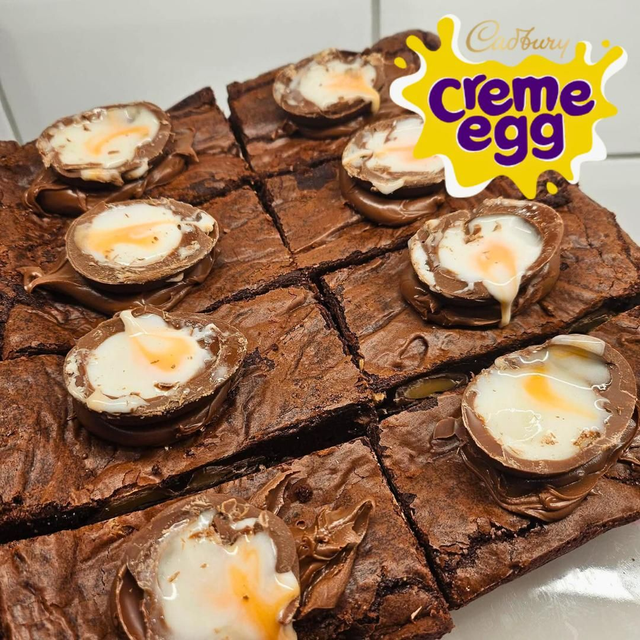 Creme Egg Brownie Slice 