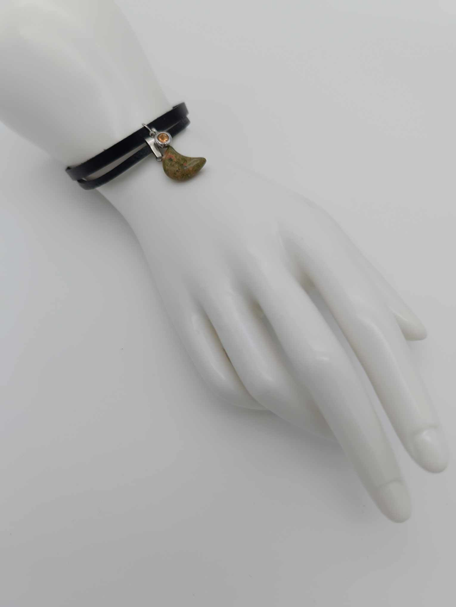 Bracelet double cordon en cuir avec lune en pierre