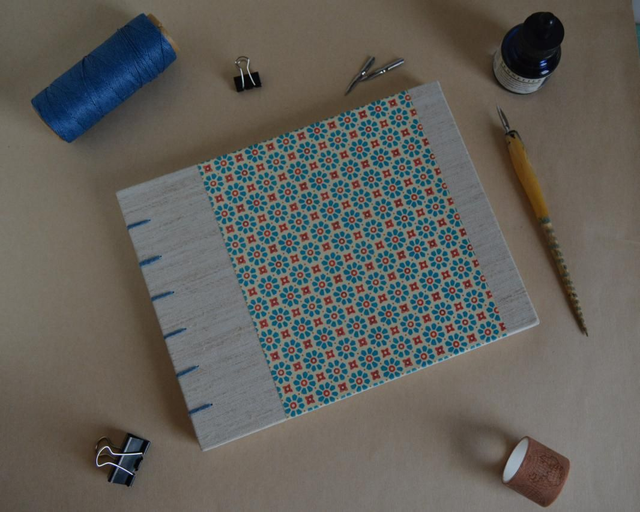 Carnet à dessin lin et papier à motifs fleurs