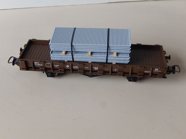 wagon plat chargé piko 72055/1