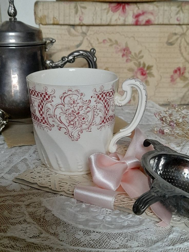 tasse ancienne en porcelaine