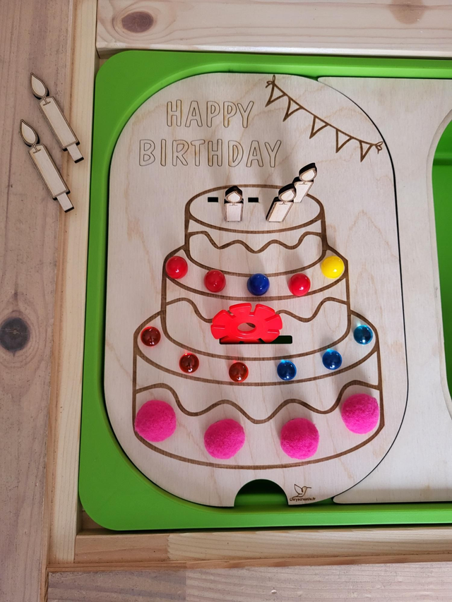 Le gâteau d&#039;anniversaire + 5 bougies inclus