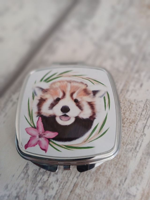Red panda compact mirror, chrome colour 