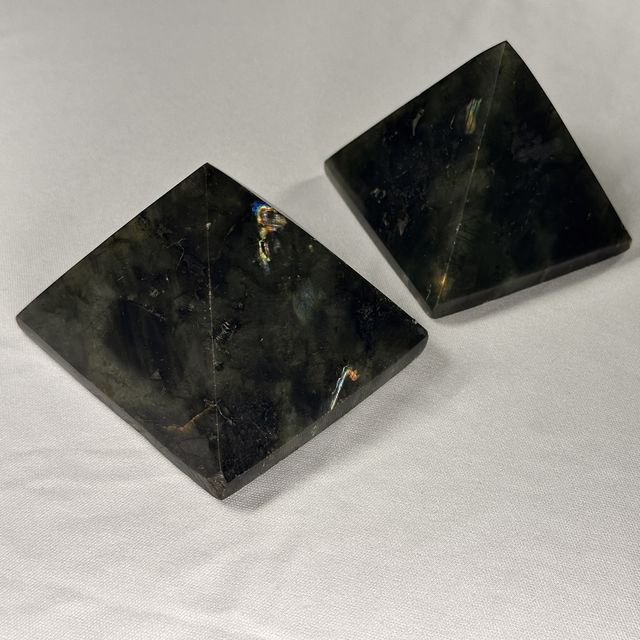 Pyramid - Labradorite