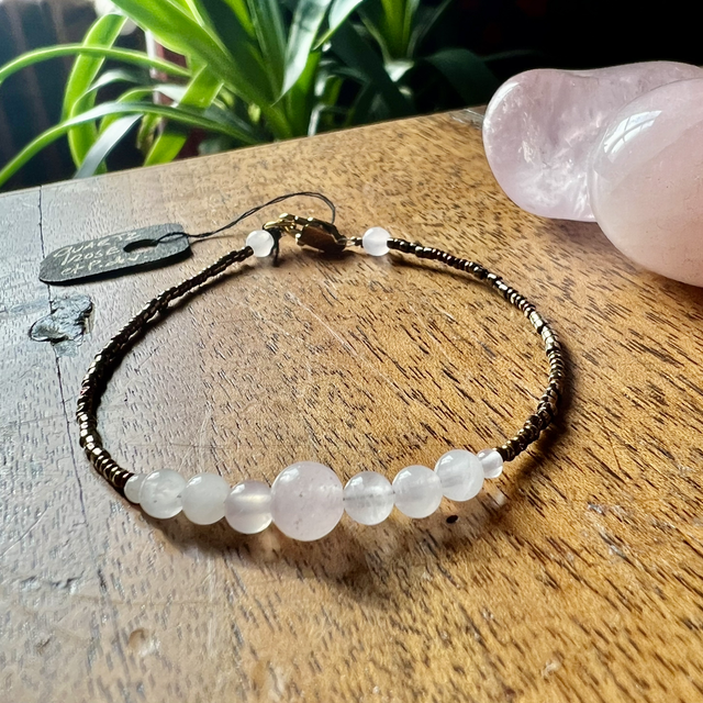 Bracelet en Quartz Rose et Perles de verre bronze. 