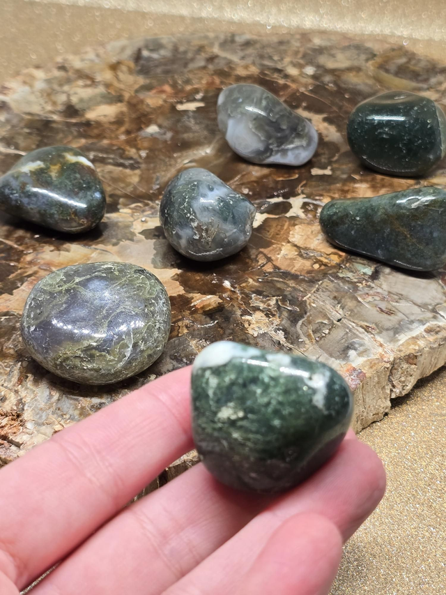 Agate mousse en pierre roulée