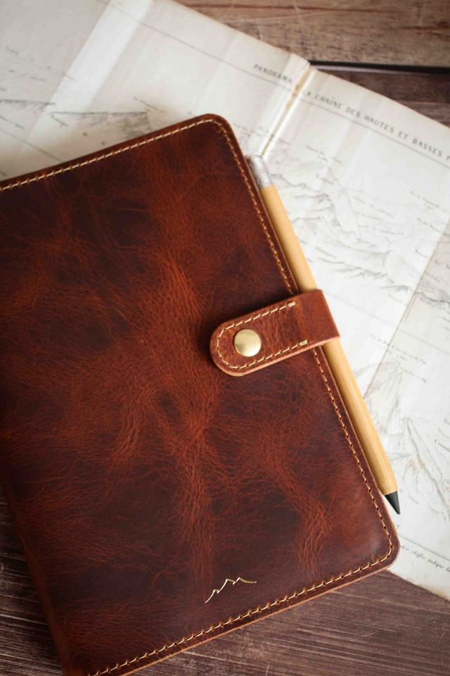 &quot;ORSO&quot; - Protège carnet en cuir tannage végétal - couleur cognac