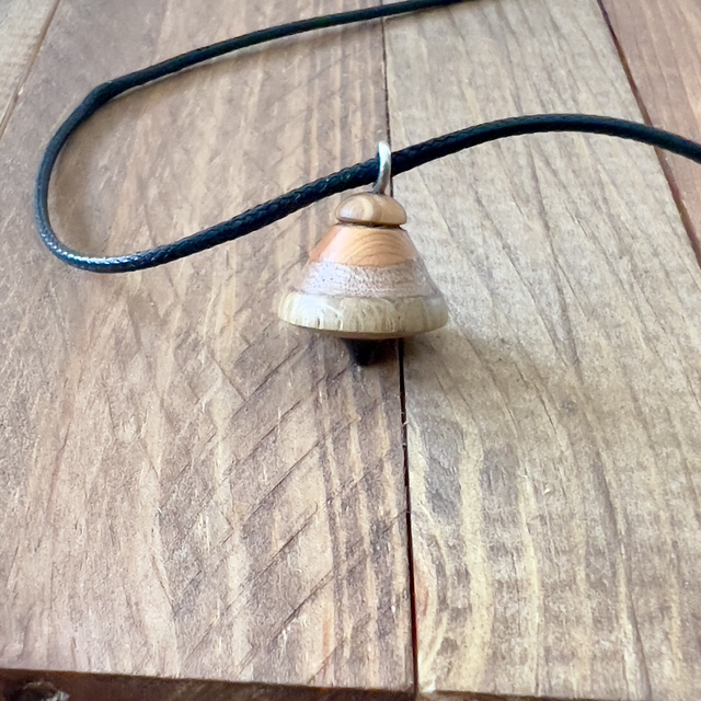 Collier toupie 