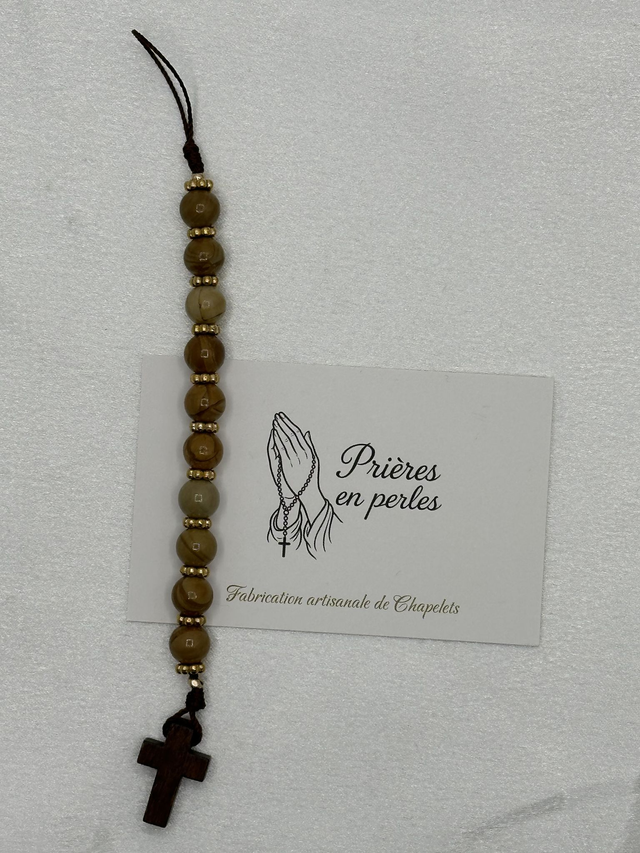 Accessoire de téléphone artisanal – Perles aux teintes marron & croix en bois