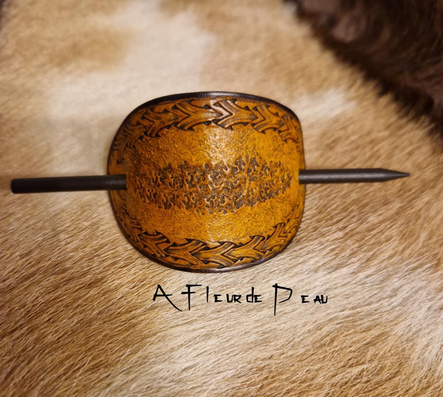 Barette à cheveux en cuir