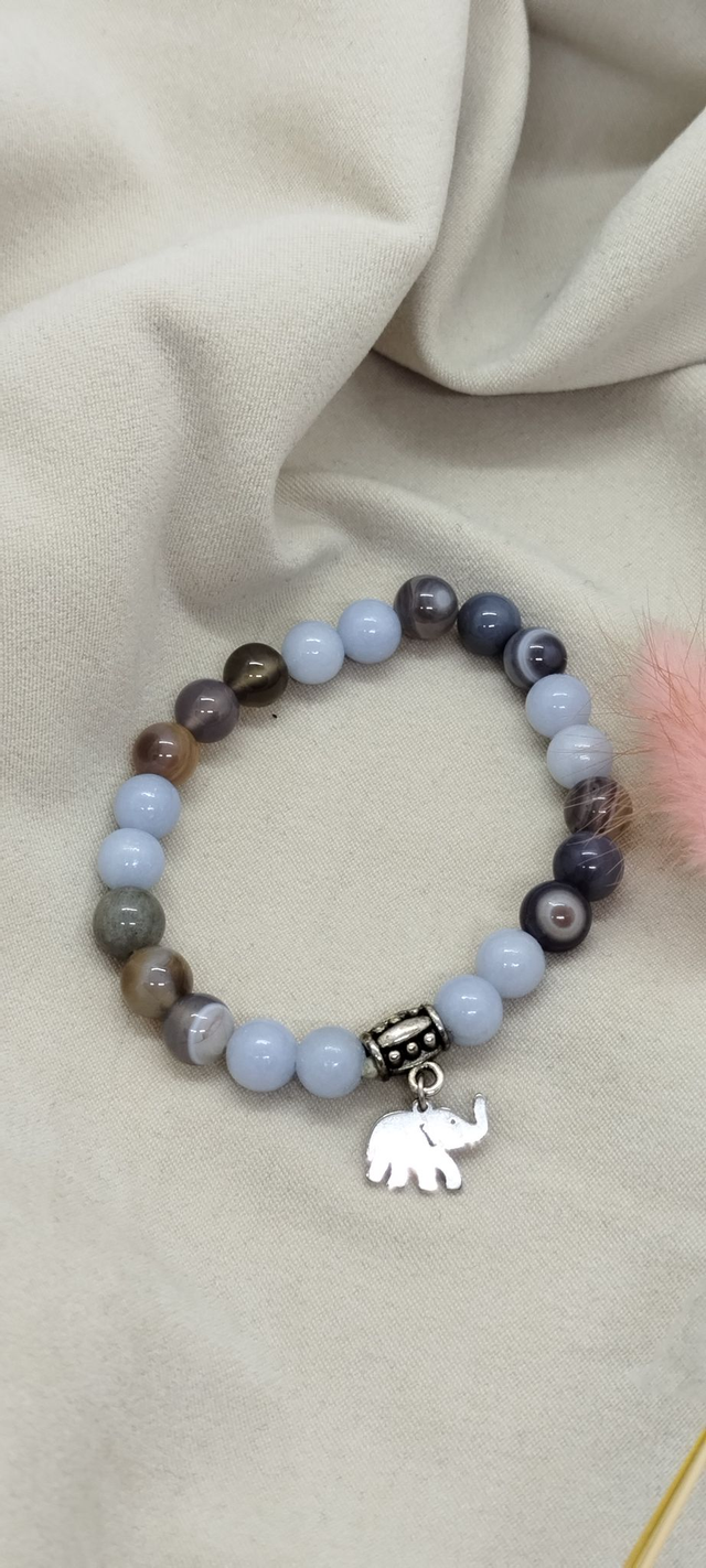 N° 387. Bracelet 16 cm en pierres naturelles de 8 mm (agate du Botswana, angélite). 